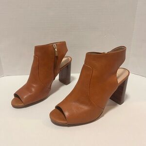 Essex Lane Peep Toe Brown Sandal Ankle Bootie With a chunky Block heel Sz 7.5